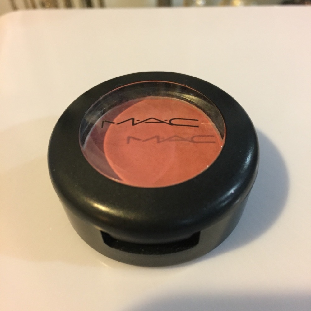 MAC Cosmetics Eyeshadow FREE TO BE